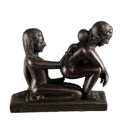 Statue Intime En Résine – Sculpture Artisanale Du Népal