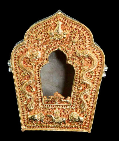 Grand Ghau tibétain – reliquaire bouddhiste pour amulette en cuivre doré (qualité muséale)