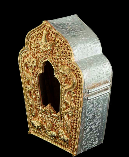 Grand Ghau tibétain – reliquaire bouddhiste pour amulette en cuivre doré (qualité muséale)