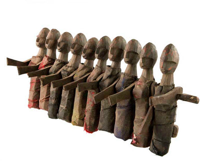 Poupée chamanique Tharu – Groupe rituel de 10 personnages du Népal