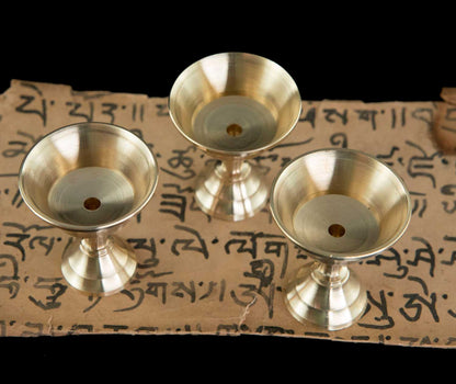 Lot de 3 lampes à beurre bouddhistes en laiton – offrande de lumière (Dipa)
