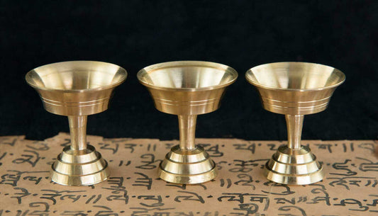 Lot de 3 lampes à beurre bouddhistes en laiton – offrande de lumière (Dipa)
