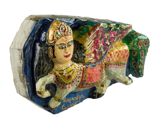 Statue Kamadhenu en pierre – Vache céleste de la mythologie hindoue, artisanat traditionnel du Népal