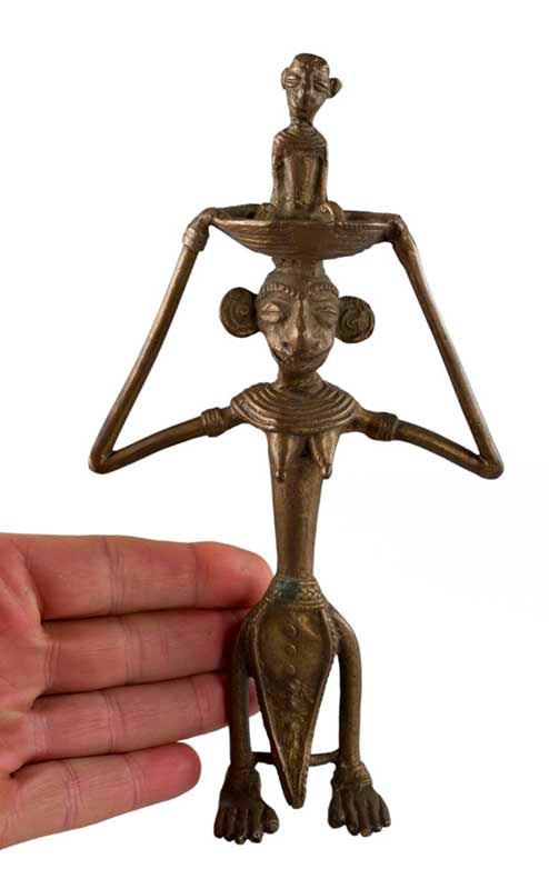 Statue Maternité Dhokra – Femme Et Enfant Avec Panier Sur La Tête – Art Tribal Bastar Inde
