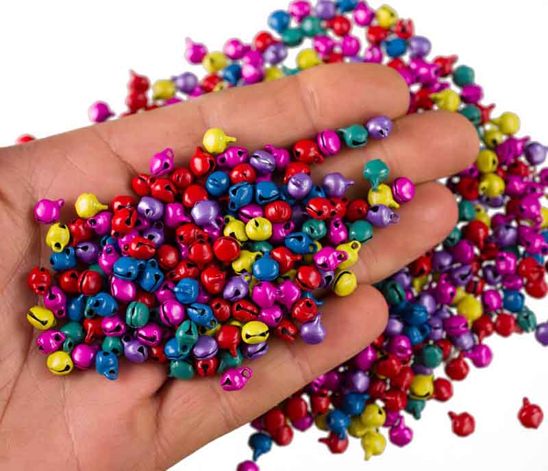 Lot de 50 ou 100 Mini Grelots Multicolores en Métal Ø 8 mm – Accessoires Créatifs Indiens
