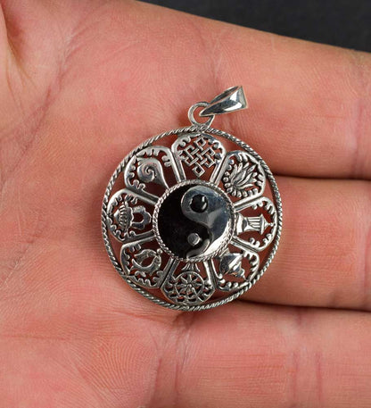 Pendentif Tibétain Yin Yang Astamangala en Argent Massif 925