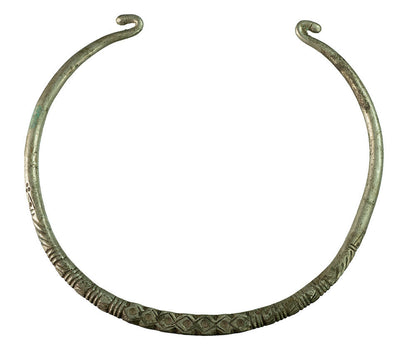 Collier Ethnique Hansuli Tharu – Ancienne Torque Décorative Du Népal