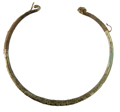 Collier Ethnique Hansuli Tharu – Ancienne Torque Décorative Du Népal