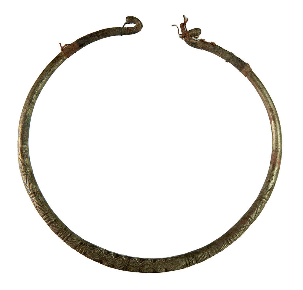Collier Ethnique Hansuli Tharu – Ancienne Torque Décorative Du Népal