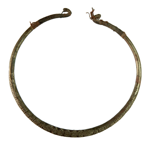 Collier Ethnique Hansuli Tharu – Ancienne Torque Décorative Du Népal