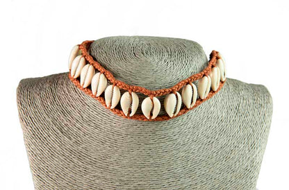 Collier ras de cou Cauri en coquillages Marron – Bijou ethnique artisanal