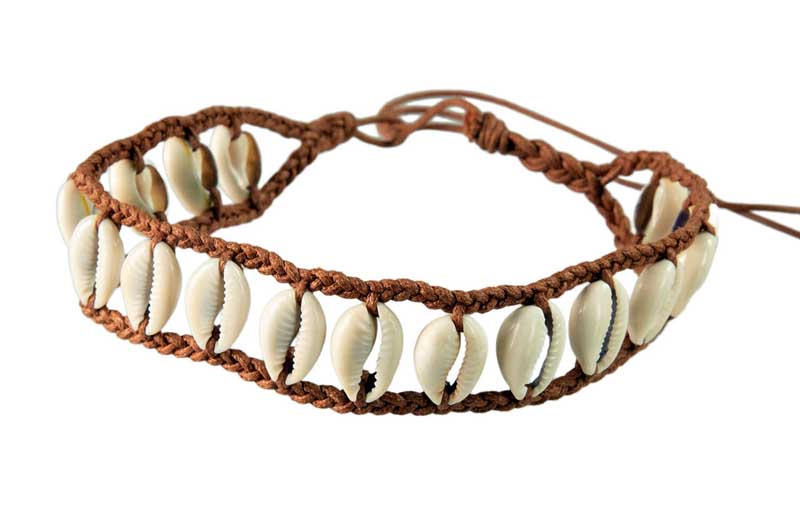 Collier ras de cou Cauri en coquillages Marron – Bijou ethnique artisanal