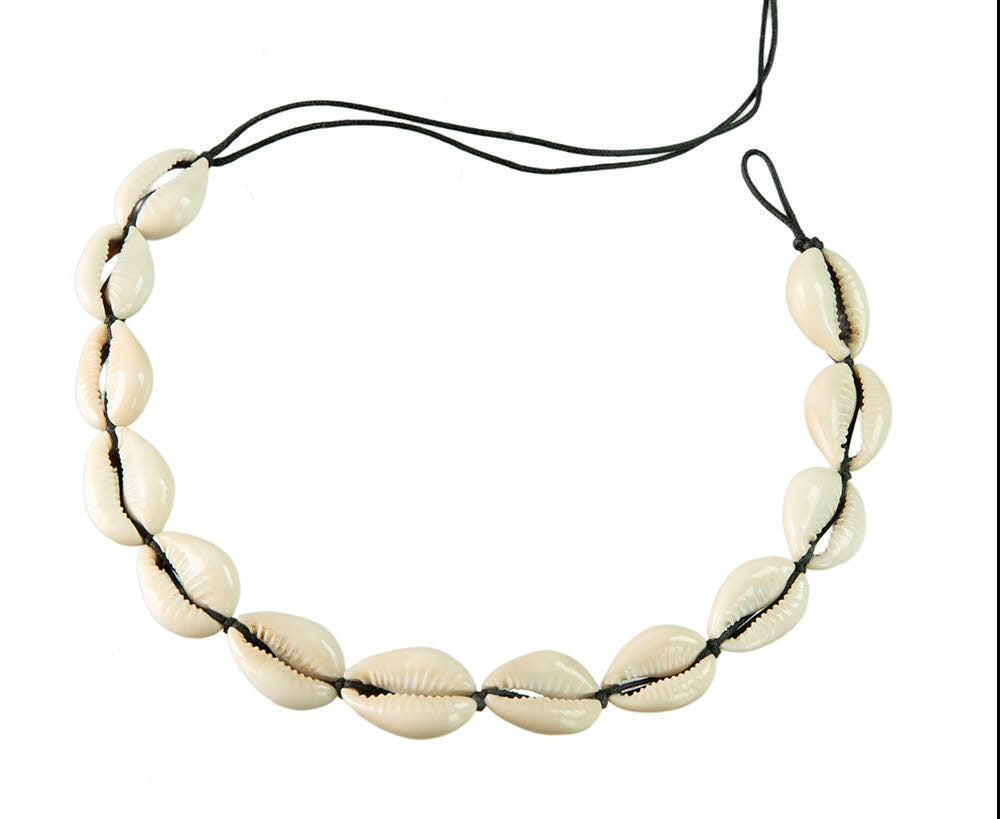 Collier ras de cou Cauri en coquillages – Bijou ethnique artisanal