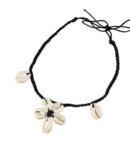 Collier ras de cou Cauri en coquillages motif Fleur – Bijou ethnique artisanal
