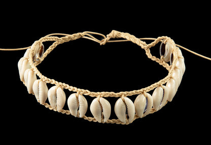 Collier ras de cou Cauri en coquillages Beige – Bijou ethnique artisanal