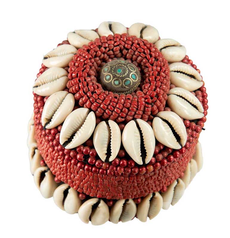 Boîte À Bijoux Tibétaine Avec Cauris Et Perles Rouges – Artisanat Traditionnel