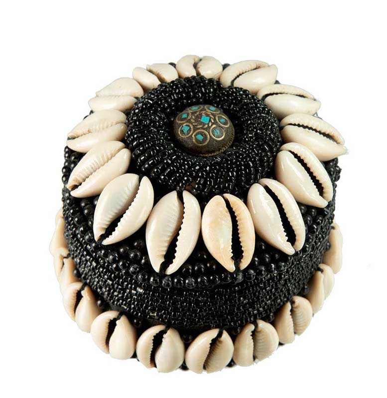 Boîte À Bijoux Tibétaine Avec Cauris Et Perles Noires – Artisanat Traditionnel