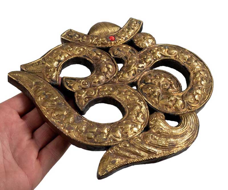 Décoration Murale Om Hindouiste en Bois et Laiton – Symbole Spirituel