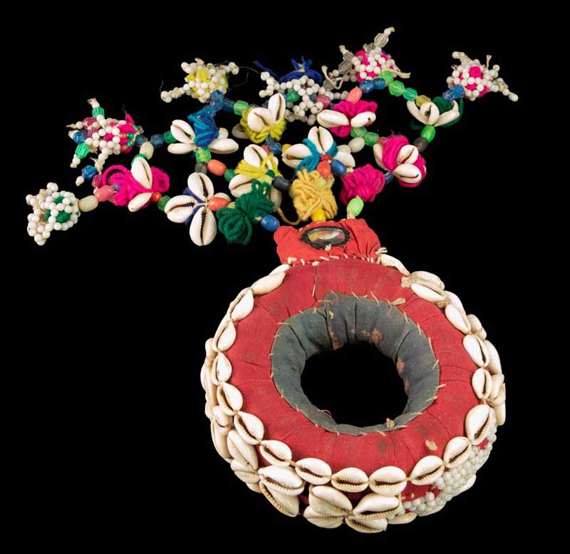 Anneau de tête avec cauris Ø 15,5 cm – accessoire traditionnel de portage népalais Newar