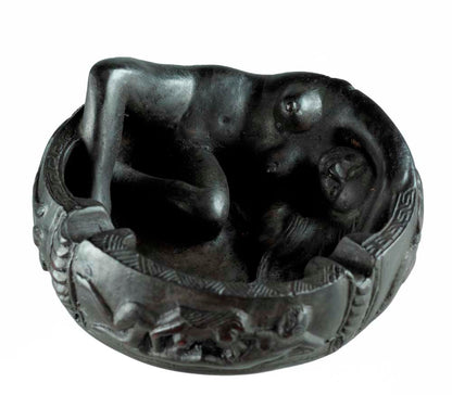 Cendrier Femme Nue En Résine Noire – Objet Décoratif Original Et Insolite