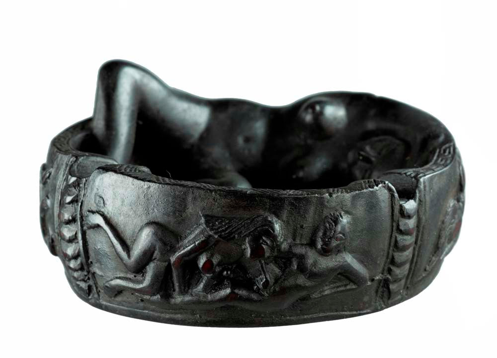 Cendrier Femme Nue En Résine Noire – Objet Décoratif Original Et Insolite