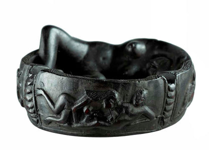 Cendrier Femme Nue En Résine Noire – Objet Décoratif Original Et Insolite