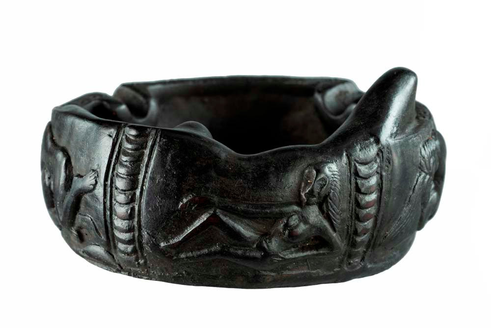 Cendrier Femme Nue En Résine Noire – Objet Décoratif Original Et Insolite