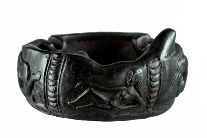 Cendrier Femme Nue En Résine Noire – Objet Décoratif Original Et Insolite