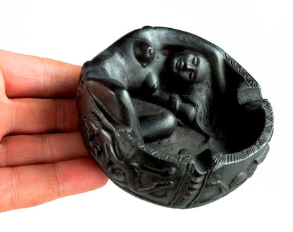 Cendrier Femme Nue En Résine Noire – Objet Décoratif Original Et Insolite