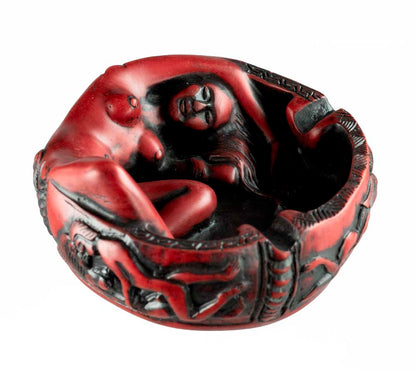 Cendrier Femme Nue En Résine Bordeaux – Objet Décoratif Original Et Insolite