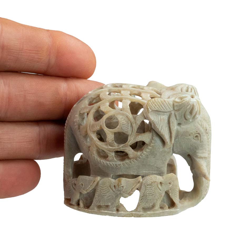 Statuette Éléphant Et Éléphanteaux En Pierre Ollaire – Artisanat Indien