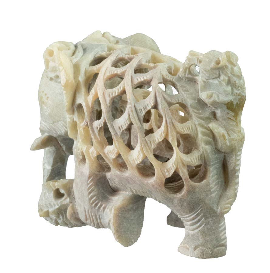 Statue Éléphant En Stéatite – Éléphant Attaqué Par Un Lion – Artisanat Indien