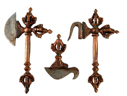 Ancien set de 13 outils et armes de cérémonie bouddhiste tantrique – collection rituelle rare (Népal)