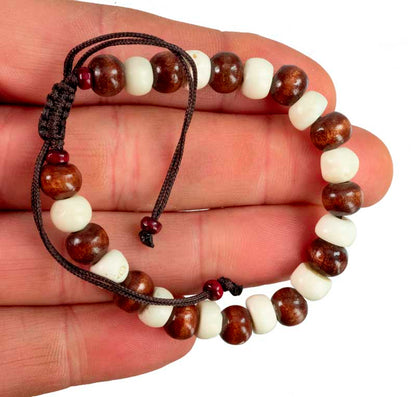 Bracelet tibétain perles bois et os de bovin recyclé – Bijou artisanal népalais