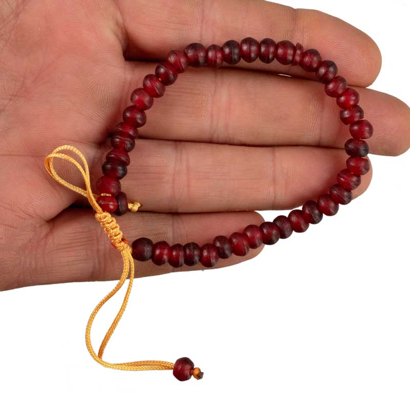 Bracelet tibétain perles bordeaux en corne teintée – Bijou artisanal népalais