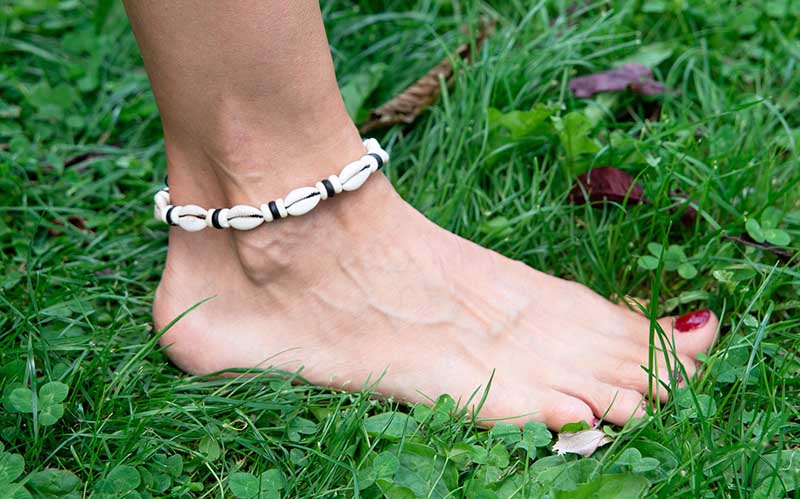 Bracelet de cheville Cauri en coquillages – Bijou ethnique artisanal