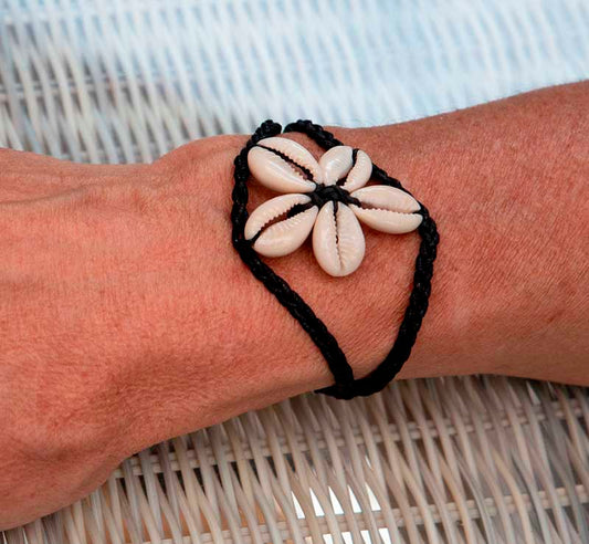 Bracelet Cauri Fleur en coquillages – Bijou ethnique artisanal