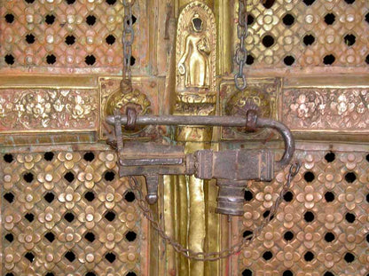 Ancien Cadenas Traditionnel En Fer Forgé – Artisanat Du Népal Et De L'Inde