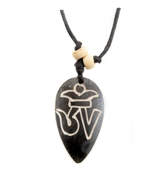 Collier Tibétain Ou Népalais Avec Pendentif Corne De Yak Om Le Son Sacré