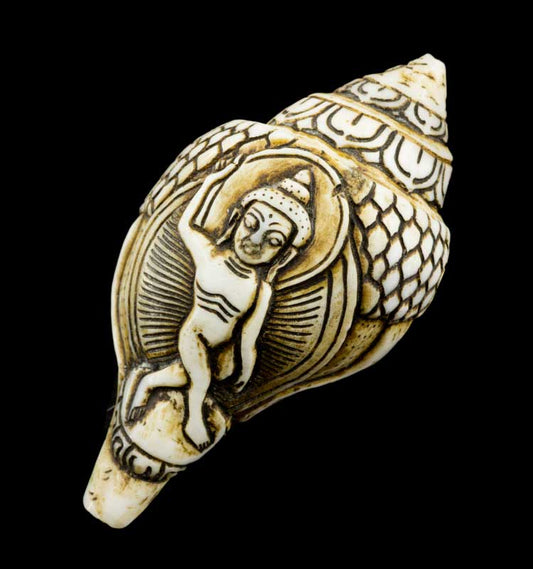 Conque Bouddhiste Tibétaine Bouddha Dansant Shanka Dungkar – Ornement Spirituel en Coquillage du Népal