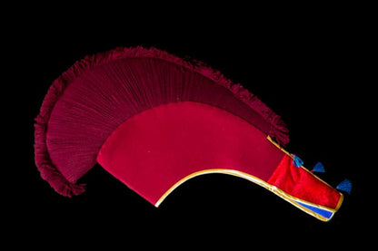 Coiffe de moine tibétain Gelug bouddhiste rouge bordeaux – art de l’Himalaya
