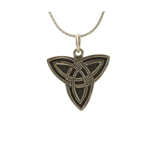 Pendentif Triquetra en argent 925 – Élégance celtique et symbole intemporel