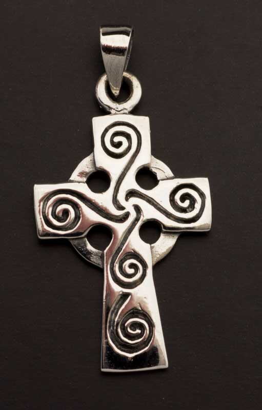 Pendentif croix celtique – crucifix celte irlandais en argent massif 925