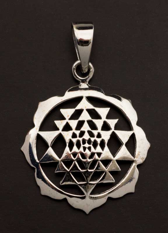 Pendentif Sri Yantra Yoga Zen en argent massif 925 – Mandala et géométrie sacrée