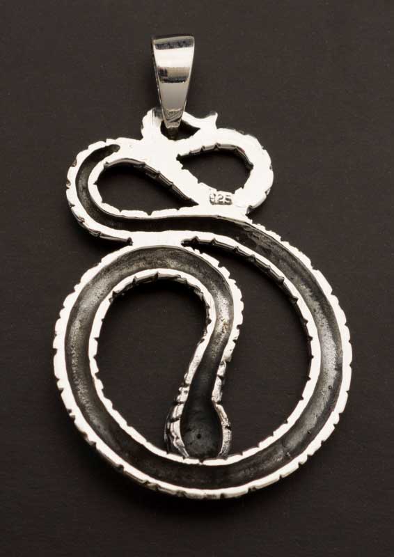 Pendentif tibétain serpent cobra en argent massif 925 – Bijou protecteur artisanal