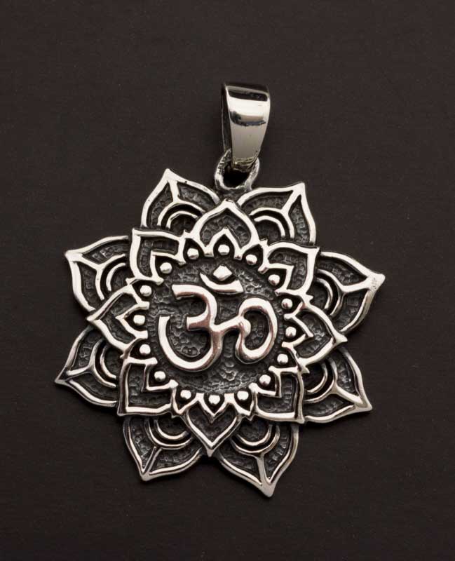 Pendentif Tibétain Om Sacré et Fleur de Lotus en Argent Massif 925