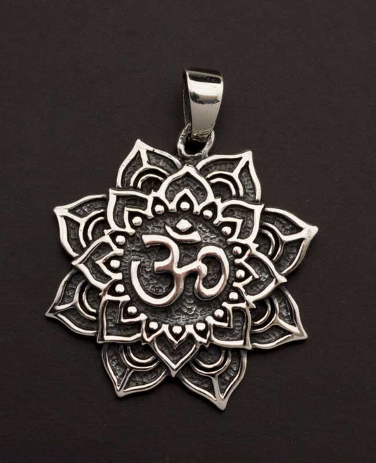 Pendentif Tibétain Om Sacré et Fleur de Lotus en Argent Massif 925