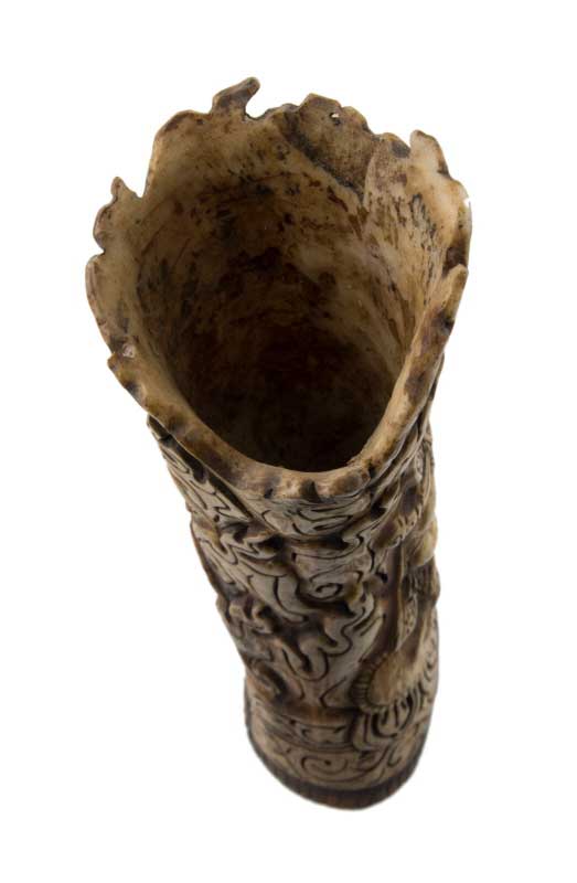 Figure Vase-Sceau Traditionnel Tibétain en Os de Bovin Sculpté