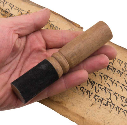 Mailloche en Bois et Cuir pour Bol Chantant ou Gong – Fabrication Artisanale du Népal