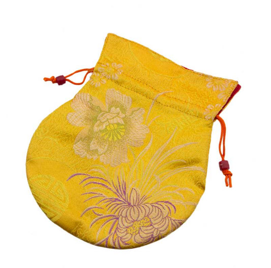 Pochette à Mala tibétaine jaune ocre – Écrin safran en brocart artisanal népalais